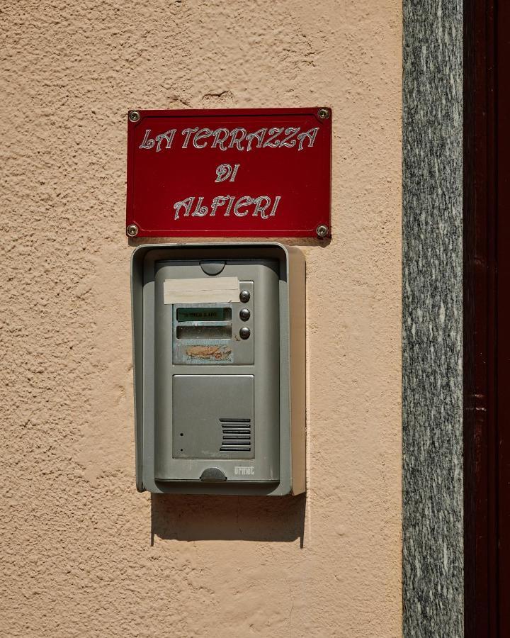 Terrazza Di Alfieri - Alloggio Con Terrazza Privata Nel Centro Di Асти Екстериор снимка